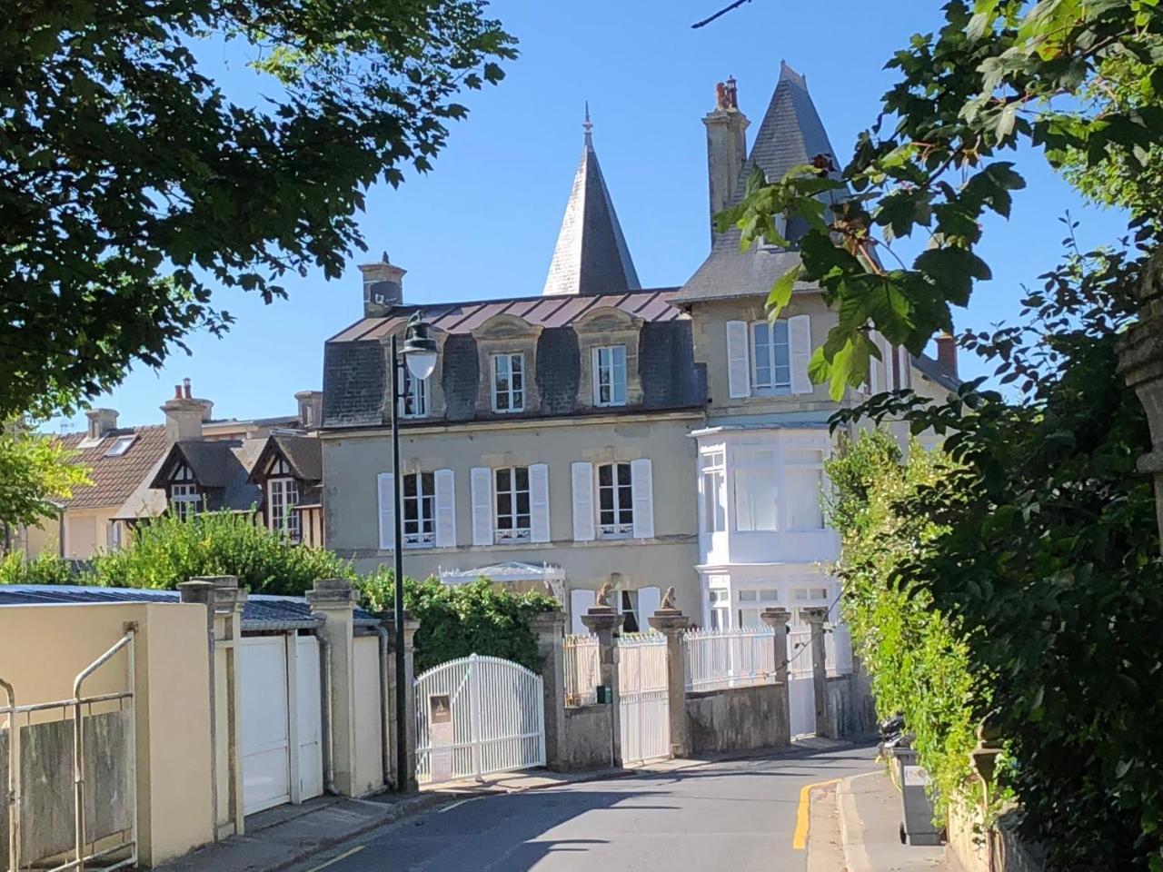Dday Aviators Le Manoir Hotell Arromanches-les-Bains Exteriör bild
